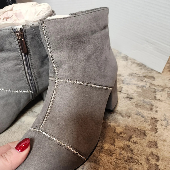 Torrid 7.5W Rhinestone Grey Faux Suede Ankle Booties New With Box - Picture 17 of 17